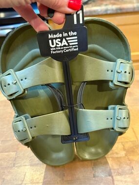 Women’s sz 11 Double-Buckle Plastic Slide Sandals Olive Green Faux Birkenstocks